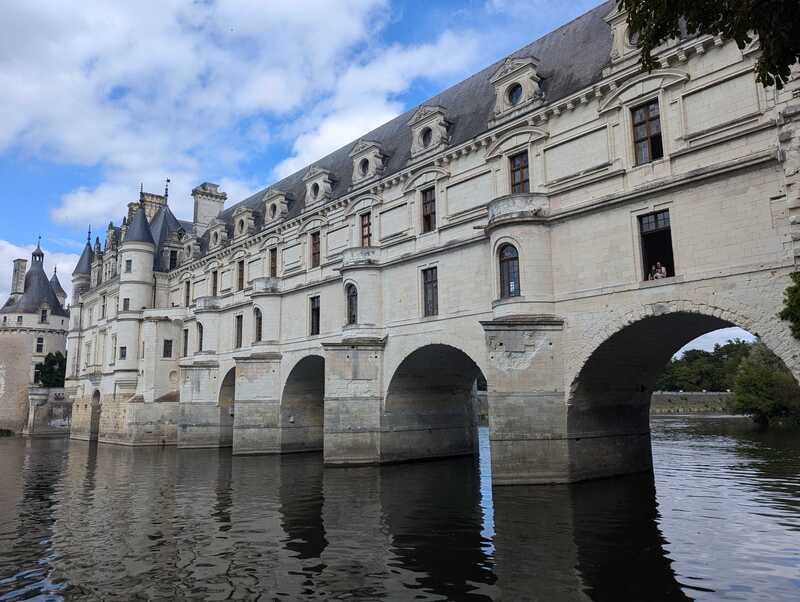 Jake, Miles and Sonia hiding in Château de Chenonceau